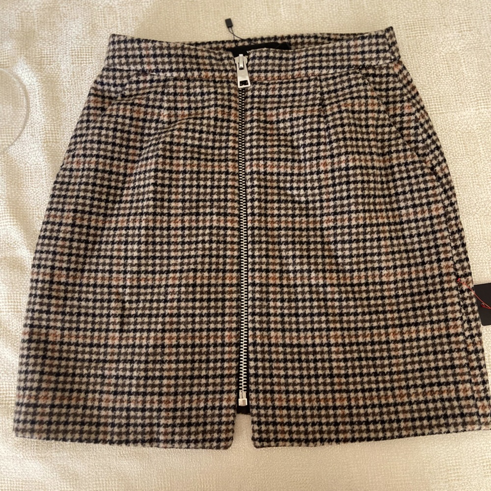 New Brown Houndstooth mini skirt with front zipper size xs checkers print work